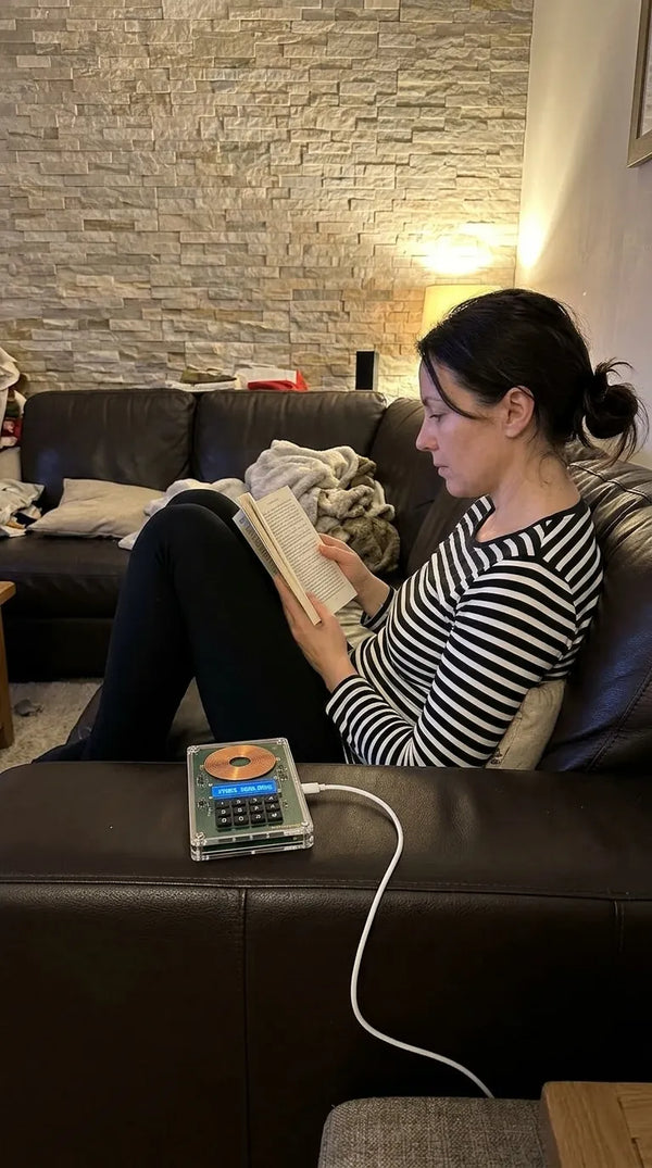 Woman reading on the sofa, Restwaves on the armrest